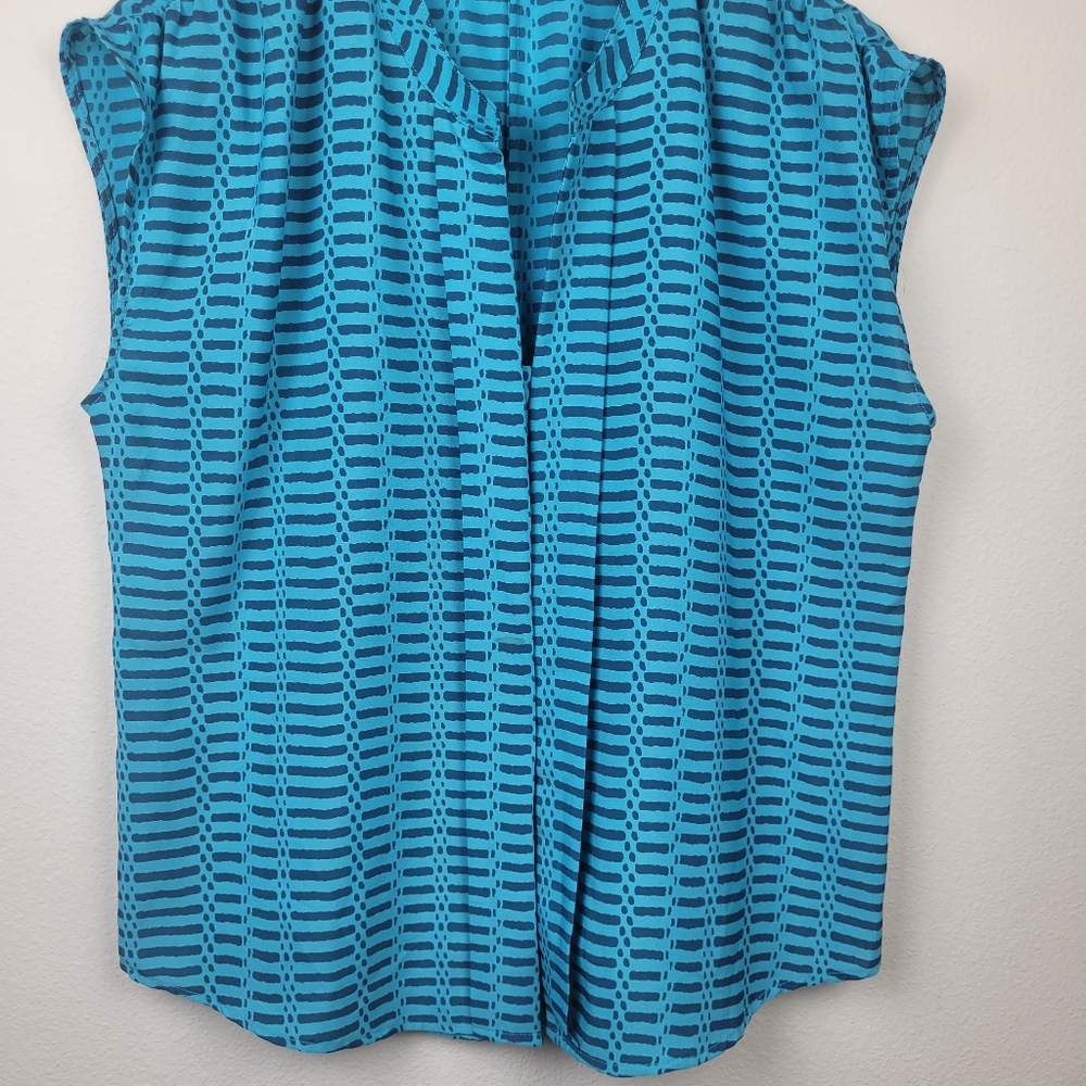 Eclair Women blue sleeveless blouse size S